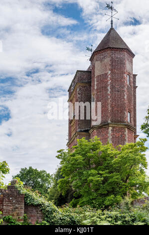 Château de Sissinghurst GARDEN (c 1560) CRANBROOK KENT ROYAUME UNI Banque D'Images