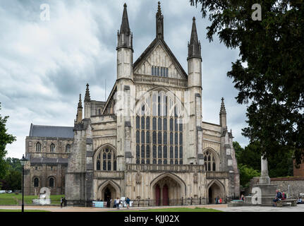 Avant de l'Ouest la cathédrale de Winchester (1093) WINCHESTER HAMPSHIRE Royaume-uni Banque D'Images