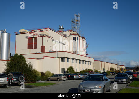 HOKITIKA, Nouvelle-Zélande, le 27 juin 2016 : l'usine de produits laitiers Westland emploie des centaines de personnes à Hokitika, la Nouvelle-Zélande. Banque D'Images