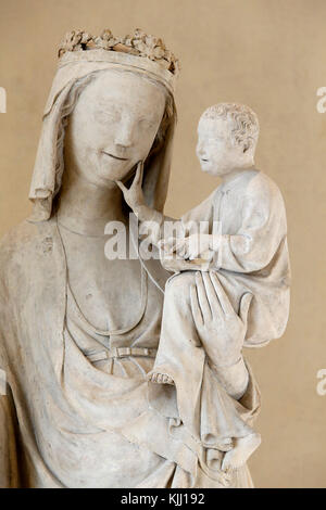 Musée du Louvre. Vierge à l'enfant. Pierre. La Normandie. Début du 14ème siècle. La France. Banque D'Images