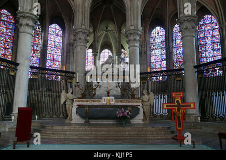 La cathédrale dédiée à Saint Etienne. Choeur et autel. La France. Banque D'Images