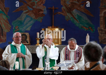 Messe catholique romaine. Célébration eucharistique. Saint-Martin. La France. Banque D'Images