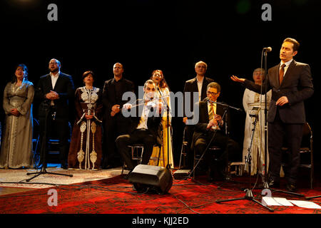 Mawlid (anniversaire du Prophète Muhammad) célébration à Paris, France. La chanteuse syrienne Hamam Khairy. Banque D'Images