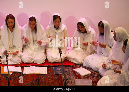 Alawiyya soufis lors d'une réunion spirituelle. Paris. La France. Banque D'Images