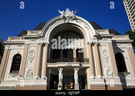 L'architecture coloniale. Théâtre Municipal de Ho Chi Minh ville une fois connu sous le nom de l'Opéra de Saigon. Ho Chi Minh Ville. Le Vietnam. Banque D'Images