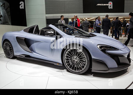 Genève, SUISSE - Le 8 mars 2017 : McLaren 675LT Voiture de sport présenté à la 87e Salon International de l'Automobile de Genève. Banque D'Images