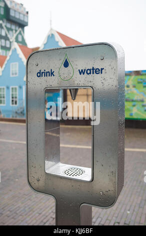 Point d'eau potable publique à Zaanstad, Pays-Bas Banque D'Images