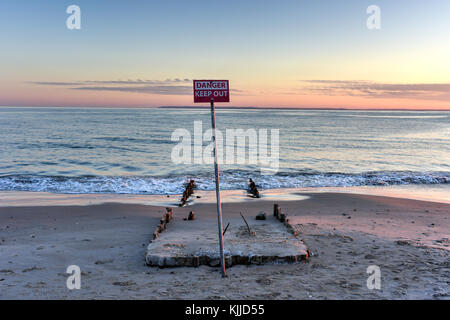 Garder hors de danger, signe de plage à la plage. Banque D'Images