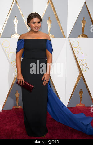 Hollywood, CA - le 28 février : mindy kaling assiste à la 88e soirée des Oscars à Hollywood & Highland Center le 28 février 2016 à Hollywood, Californie. Personnes : mindy kaling Banque D'Images