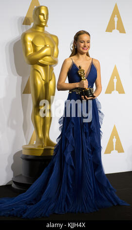 HOLLYWOOD, CA - FÉVRIER 28 : Brie Larson dans la salle de presse lors de la 88e cérémonie annuelle des Academy Awards à Loews Hollywood Hotel le 28 février 2016 à Hollywood, Californie. Les gens : Brie Larson Banque D'Images