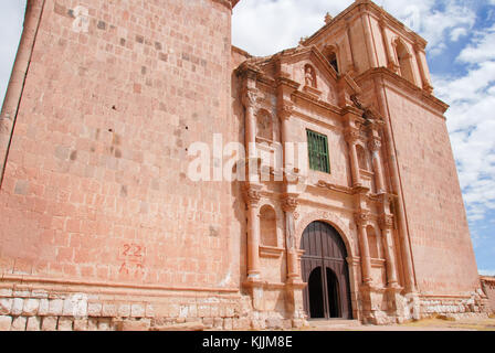 Façade de l'église saint jacques de pupuka à pukara, Pérou. Banque D'Images