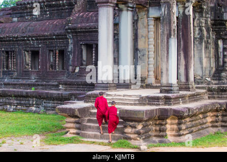 Les moines bouddhiste au Temple d'Angkor Wat à Siem Reap au Cambodge Banque D'Images