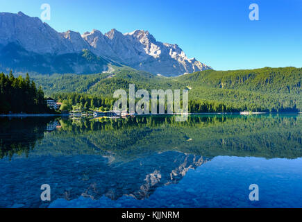 Mit Eibsee, bei Zugspitze Grainau, Wettersteingebirge, Werdenfelser Land, Oberbayern, Bayern, Deutschland Banque D'Images