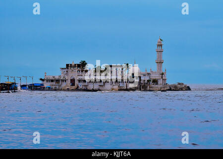 Haji Ali Dargah, mosquée et tombe de Pir Haji Ali Shah Bukhari Mumbai, Maharashtra Banque D'Images