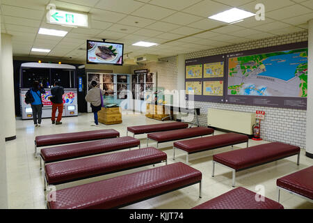 Nagano, Japon - Oct 4, 2017 Prix de witing. station de bus à Nagano, au Japon. Nagano est une préfecture à l'intérieur des terres et il les frontières plus que toute autre préfectures Banque D'Images