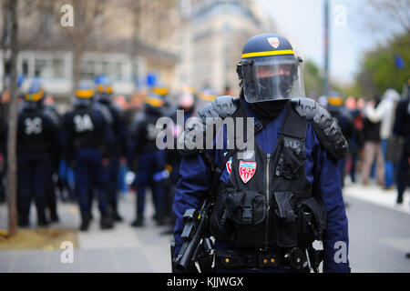 La police anti-émeute à Paris. La France. Banque D'Images