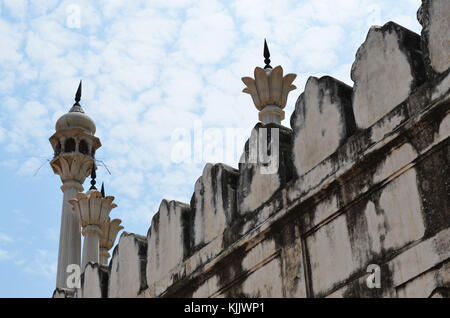 Vieux bâtiment à l'égard de ciel nuageux. prises au fort rouge Delhi en Inde. Banque D'Images