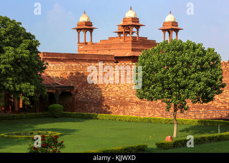 Fatehpur Sikri, fondée en 1569 par l'empereur moghol Akbar, fut la capitale de l'Empire moghol de 1571 à 1585. Complexe du palais impérial. Banque D'Images