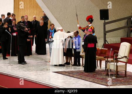 FRATELLO pèlerinage à Rome. Le pape François rencontre les sans-abri. L'Italie. Banque D'Images