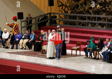 FRATELLO pèlerinage à Rome. Le pape François rencontre les sans-abri. L'Italie. Banque D'Images