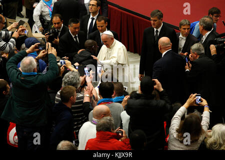 FRATELLO pèlerinage à Rome. Le pape François rencontre les sans-abri. L'Italie. Banque D'Images