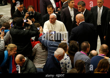 FRATELLO pèlerinage à Rome. Le pape François rencontre les sans-abri. L'Italie. Banque D'Images