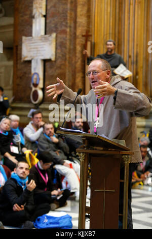 FRATELLO pèlerinage à Rome. Discours prononcé par le prêtre Nicolas Buttet qui dirige la Fraternité Eucharistein. L'Italie. Banque D'Images