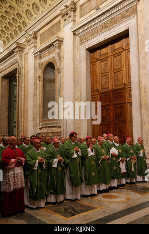 Saint Jean de Latran, l'église de Rome. Les évêques. L'Italie. Banque D'Images