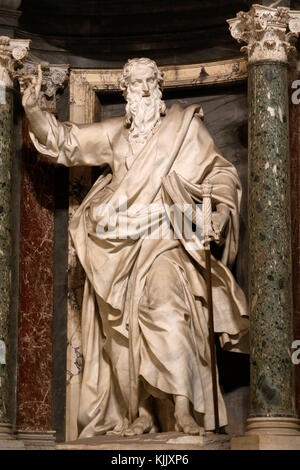 Saint Jean de Latran, l'église de Rome. Statue de saint Paul. L'Italie. Banque D'Images