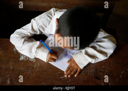 Dessin d'écolier cambodgien. Battambang. Le Cambodge. Banque D'Images