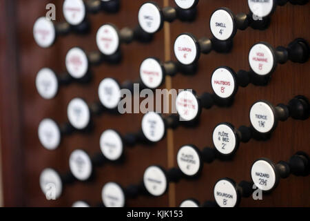 L'église de saint Philippe ( Huyen Sy Church ). Boutons d'arrêt sur l'orgue. Ho Chi Minh Ville. Le Vietnam. Banque D'Images