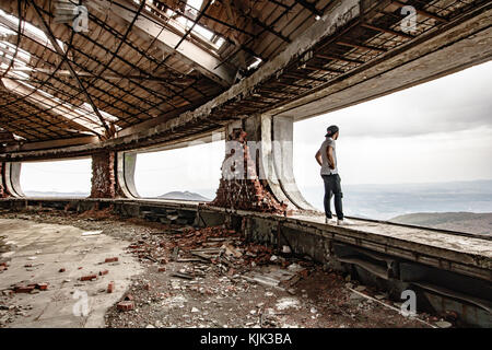 Le monument communiste de Buzludzha. Il est aujourd'hui abandonné mais toujours étonnant Banque D'Images