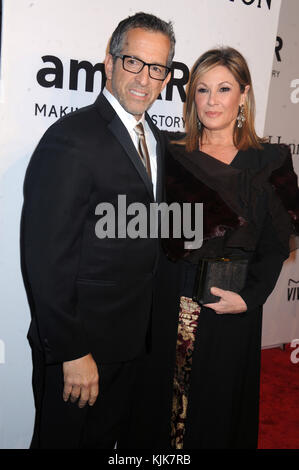 NEW YORK, NY - 10 FÉVRIER : Kenneth Cole assiste au gala amfAR de New York 2016 à Cipriani Wall Street le 10 février 2016 à New York. Les gens : Kenneth Cole Banque D'Images