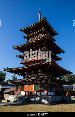 Yakushiji tenple pagoda - yakushiji a été construit par l'Empereur Tenmu au 7ème siècle pour la récupération de la femme malade de l'empereur. yakushiji est l'un Banque D'Images