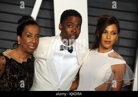 BEVERLY HILLS, CA - FÉVRIER 28 : Rosalie Rock, Chris Rock, Megalyn Echikunwoke assistent à la Vanity Fair Oscar Party 2016 organisée par Graydon carter au Wallis Annenberg Center for the Performing Arts le 28 février 2016 à Beverly Hills, Californie. Personnes : Rosalie Rock, Chris Rock, Megalyn Echikunwoke Banque D'Images