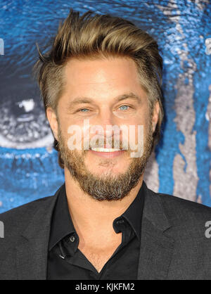 HOLLYWOOD, CA - 06 JUIN : Travis Fimmel Thomas Guest arrive à la première de 'Warcraft' de Universal Pictures au TCL Chinese Theatre IMAX le 6 juin 2016 à Hollywood, Californie. Les gens : Travis Fimmel Banque D'Images