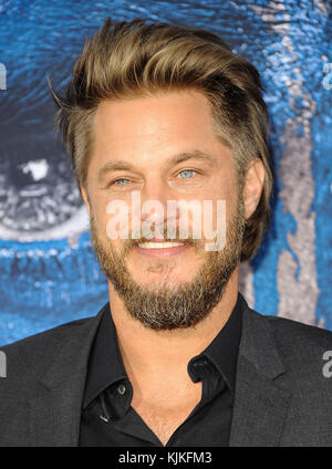 HOLLYWOOD, CA - 06 JUIN : Travis Fimmel Thomas Guest arrive à la première de 'Warcraft' de Universal Pictures au TCL Chinese Theatre IMAX le 6 juin 2016 à Hollywood, Californie. Les gens : Travis Fimmel Banque D'Images