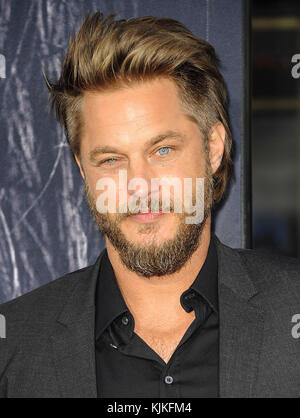 HOLLYWOOD, CA - 06 JUIN : Travis Fimmel Thomas Guest arrive à la première de 'Warcraft' de Universal Pictures au TCL Chinese Theatre IMAX le 6 juin 2016 à Hollywood, Californie. Les gens : Travis Fimmel Banque D'Images