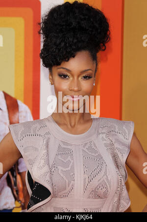 HOLLYWOOD, CA - 10 MAI : Yaya Dacosta assiste à la première de 'The Nice Guys' au TCL Chinese Theatre le 10 mai 2016 à Hollywood, Californie. Les gens : Yaya Dacosta Banque D'Images