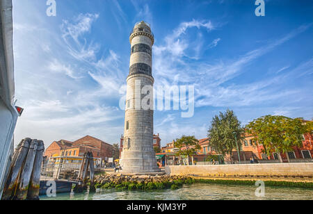 Venise (Venezia) Italie, 17 octobre 2017 - vue du phare de Bonaventure de murano (faro) dans l'île de Murano, une petite île à l'intérieur de Venise, célèbre pour son verre p Banque D'Images