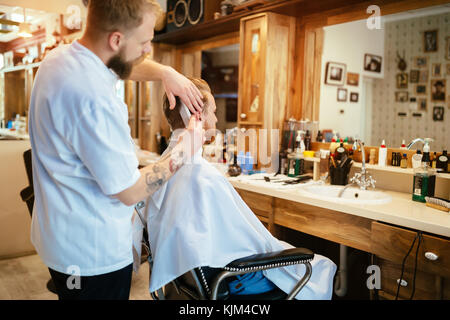 Traitement cheveux barbe et moustache Banque D'Images