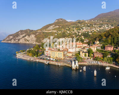 Port de Varenna, ferry boat sur le lac de Côme Banque D'Images