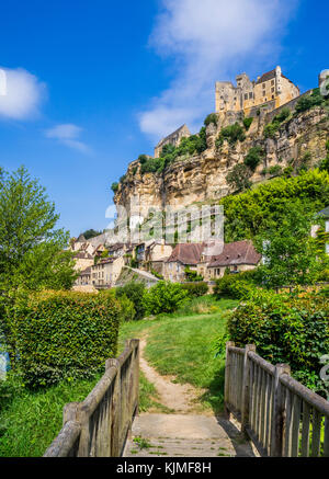 France, département de la Dordogne, Beynac-et-Cazenac, le château médiéval de Beynac qui augmente sur une falaise de calcaire au-dessus de la rivière Dordogne Banque D'Images