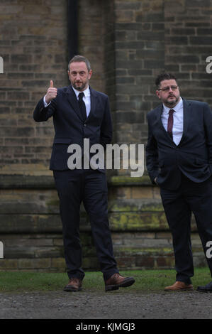 TV Benidorm l'acteur Steve Edge aux funérailles de Bobby Knutt à l'église Wentworth, près de Rotherham, dans le Yorkshire du Sud, Royaume-Uni. Banque D'Images