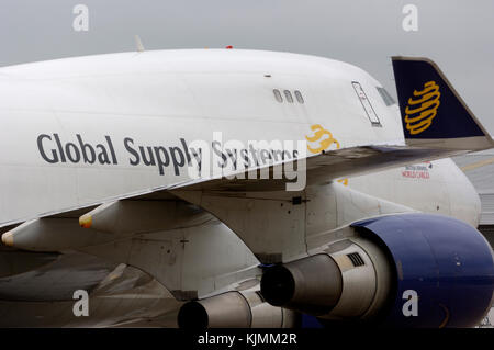 Winglet avec logo, les moteurs et le fuselage montant avec 'exploité pour British Airways World Cargo' titres Banque D'Images