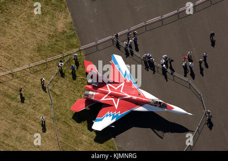 Mikoyan MiG-29M OVT Fulcrum parqué dans l'affichage à l'électricité statique au Farnborough International Airshow 2006 Banque D'Images