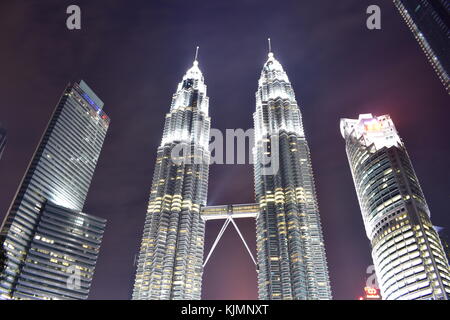 Kuala Lumpur, Malaisie - le 3 novembre 2017 : Petronas Tower Vue de nuit Banque D'Images