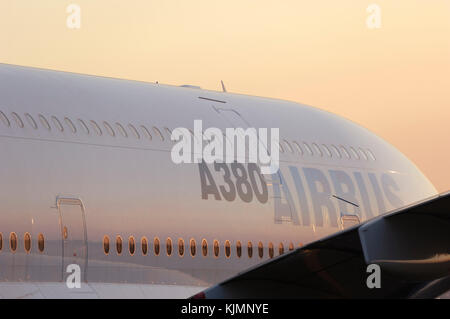 Portes et fenêtres de l'Airbus A380-800 parqué dans l'affichage à l'électricité statique au Farnborough International Airshow 2006 Banque D'Images