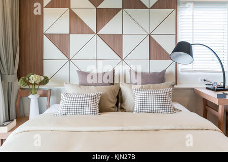 L'intérieur de chambre à coucher de luxe en chambre ou hôtel avec lampe. chambre d'intérieur concept. Banque D'Images