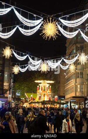 Barrières de sécurité pour prévenir le terrorisme au Marché de Noël de Francfort 2017 à Birmingham, Royaume-Uni Banque D'Images